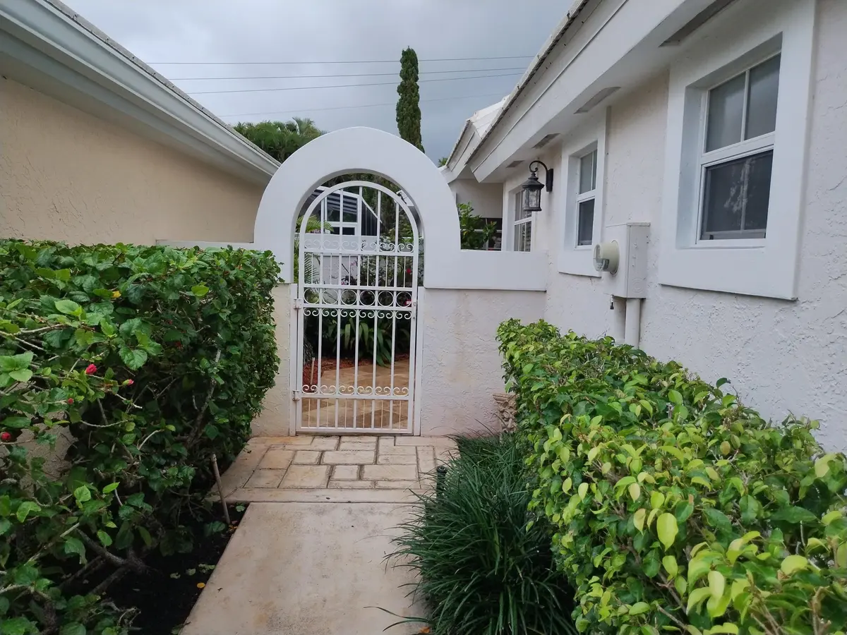 906 Dickens Place, West Palm Beach, FL – photo 2