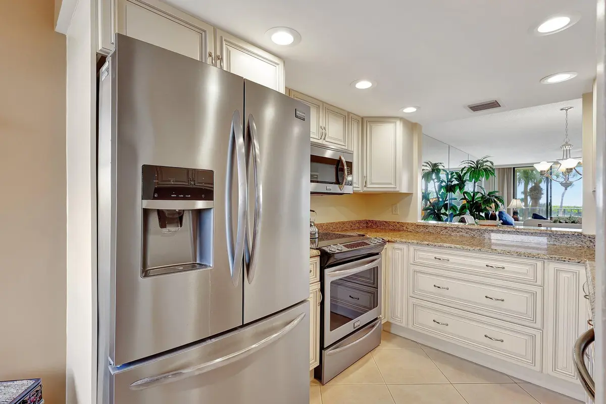 12-web-or-mls-5P1A2172 at 5055 N Highway A1a 205, Hutchinson Island