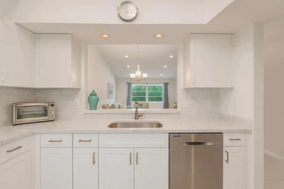 AI generated of an updated kitchen at 9976 Seacrest Circle D, Boynton Beach