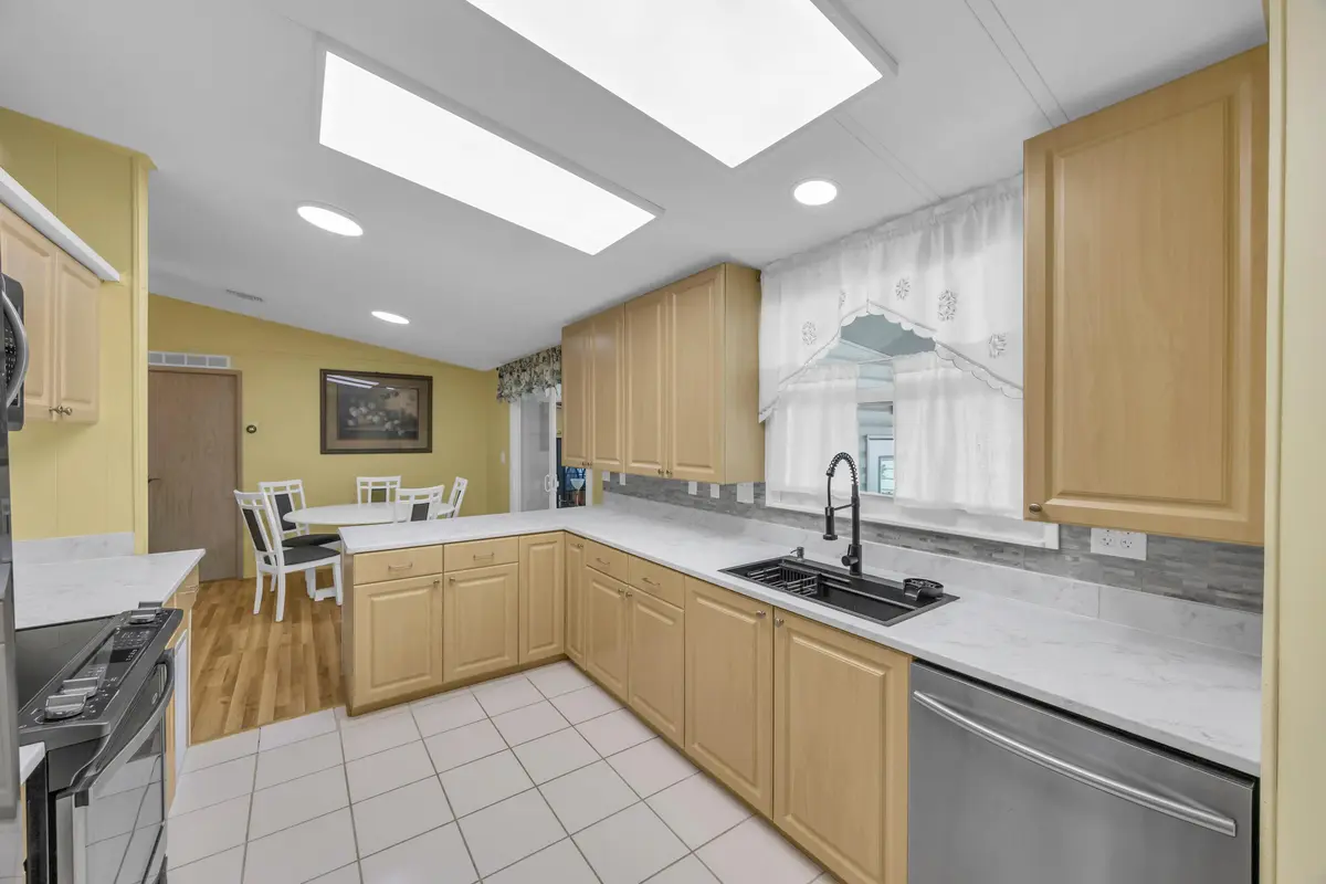 Kitchen looking into dining area. at 7850 SE Shenandoah Drive, Hobe Sound