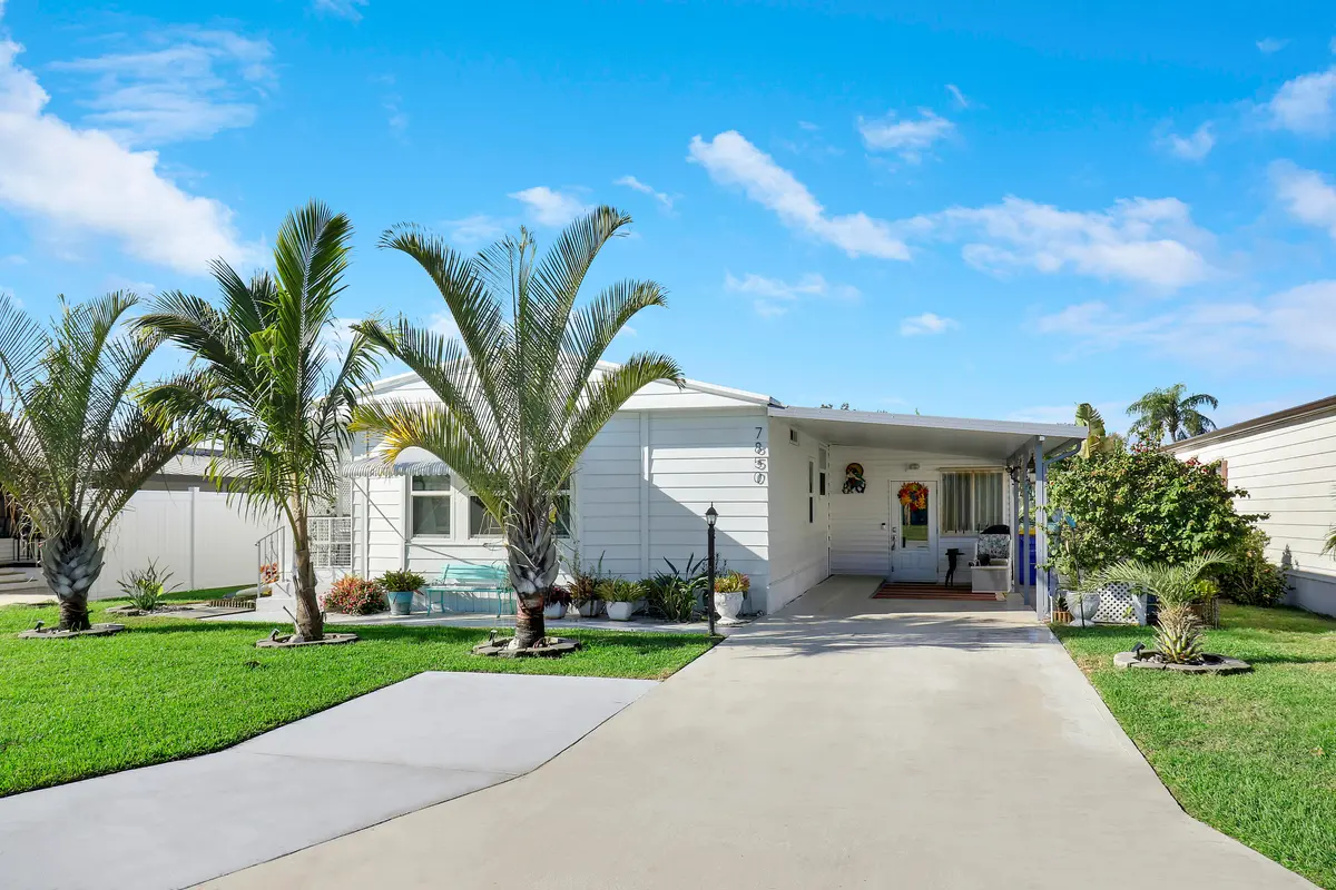 Front of Home without Hurricane Shutters at 7850 SE Shenandoah Drive, Hobe Sound