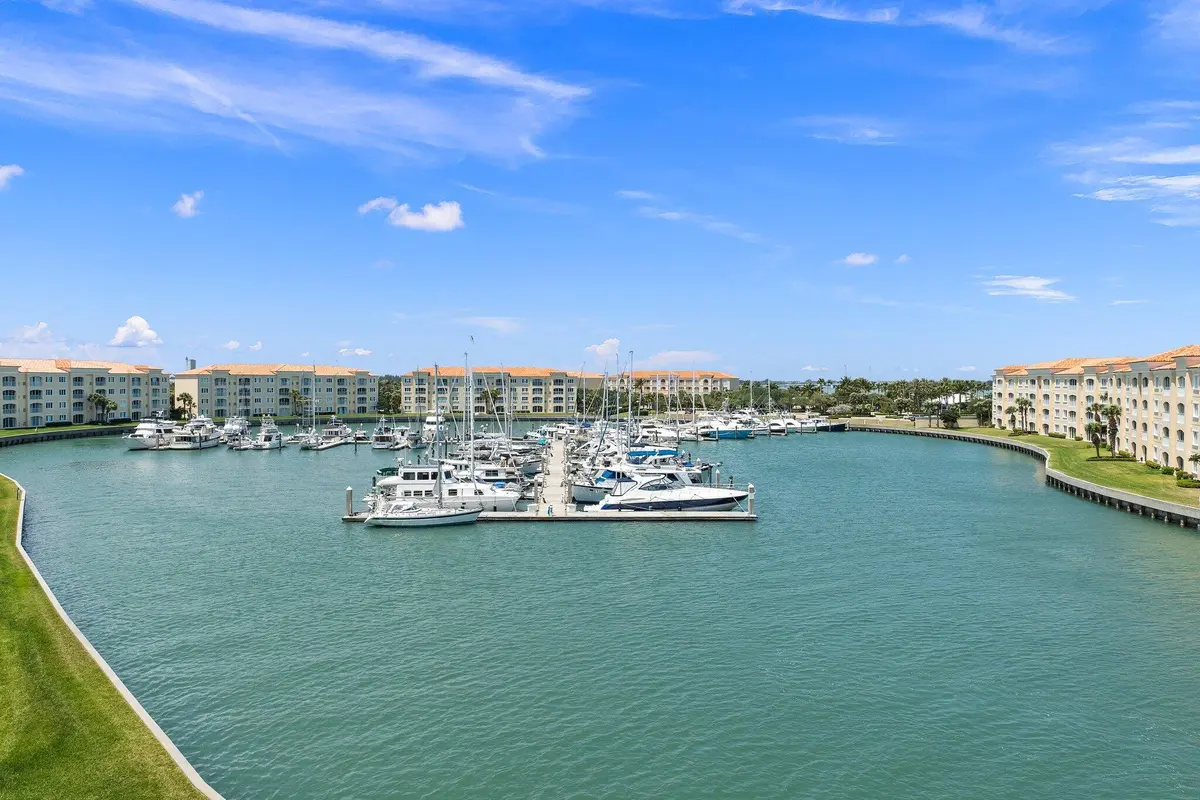 22-web-or-mls-DSC02249 at 17 Harbour Isle Drive Ph03, Hutchinson Island