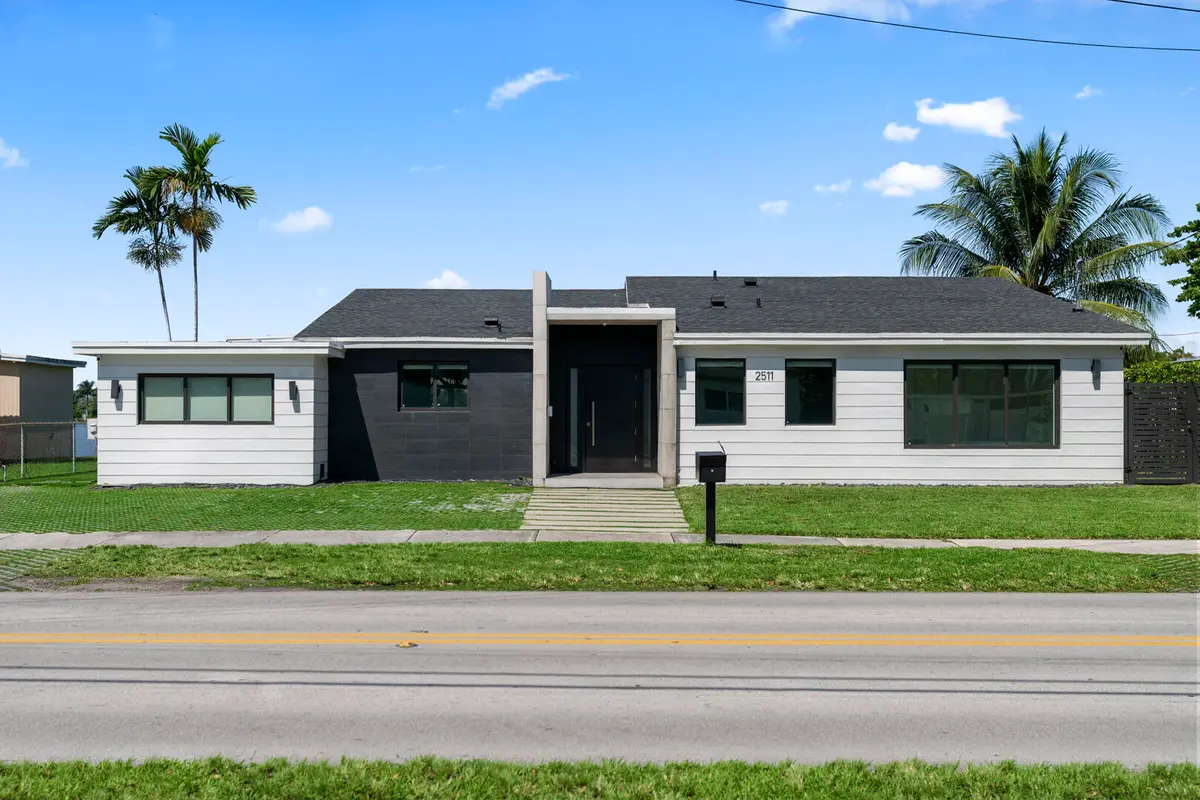 2511 NE 209th Terrace, Miami, FL – photo 2