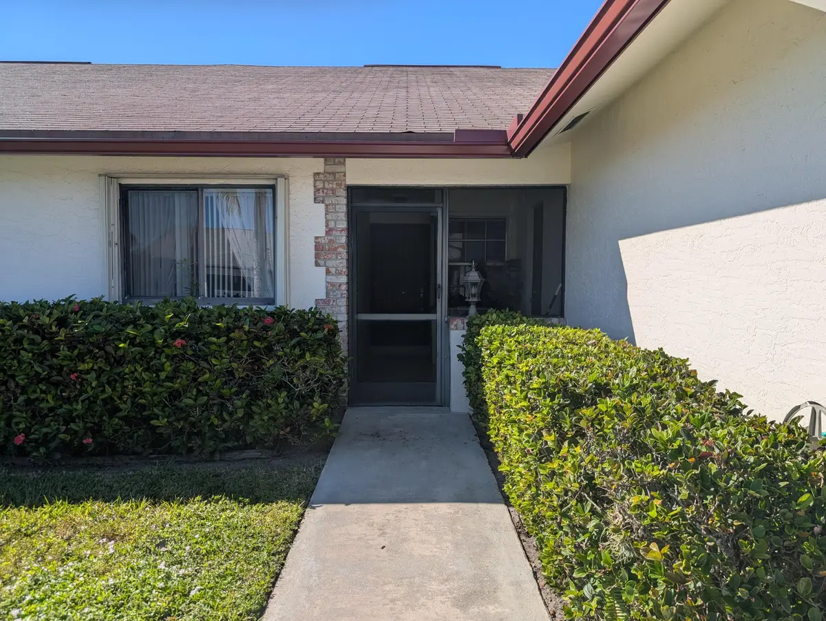 Front Entrance at 146 Moccasin Trail, Jupiter
