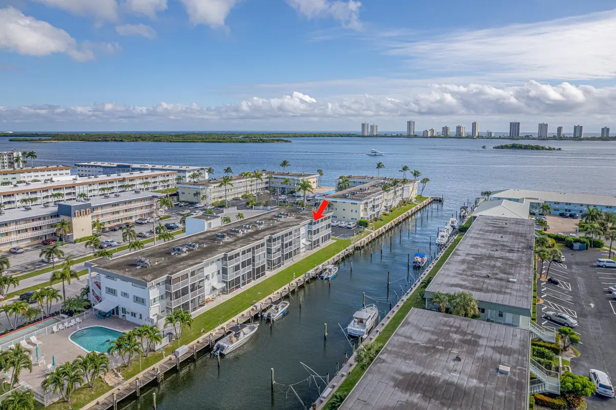 Aerial & Location of Unit at 112 Doolen Court 302, North Palm Beach