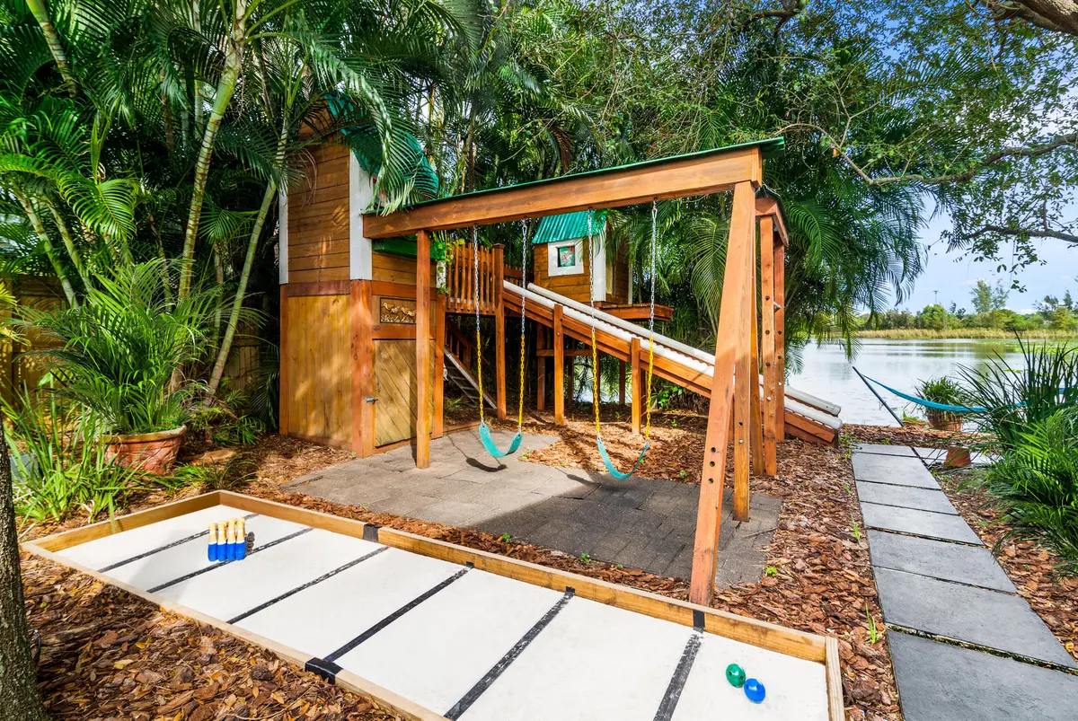 beyc690ba14fb7c83 at 303 Lang Road, Cloud Lake