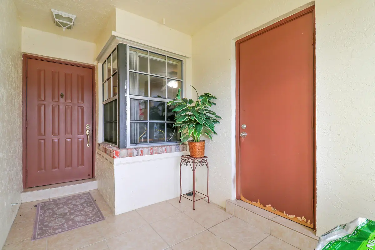 Front patio at 146 Moccasin Trail, Jupiter