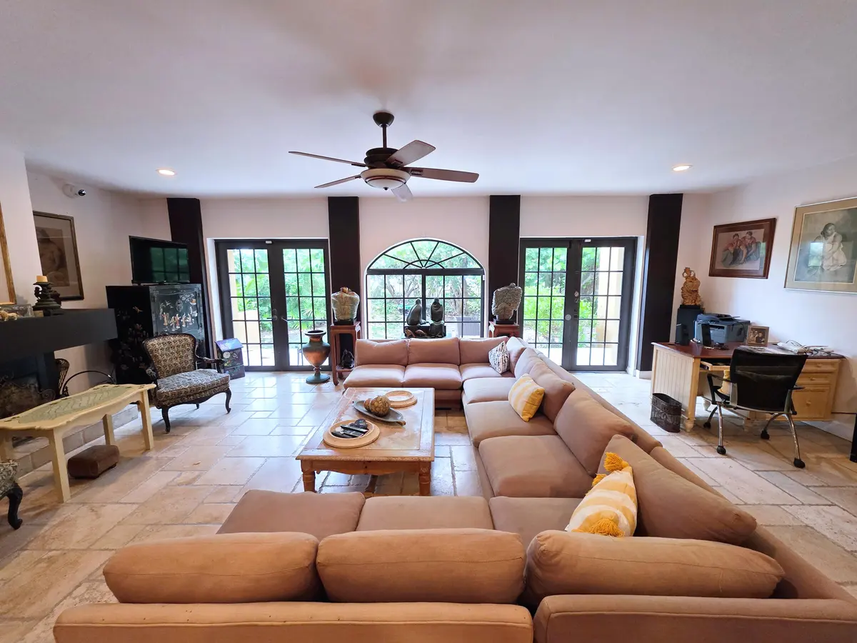 LIVING ROOM at 4200 N Surf Road, Hollywood