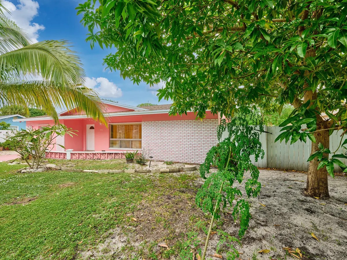 © PYL 0002 at 1010 S B Street, Lake Worth Beach