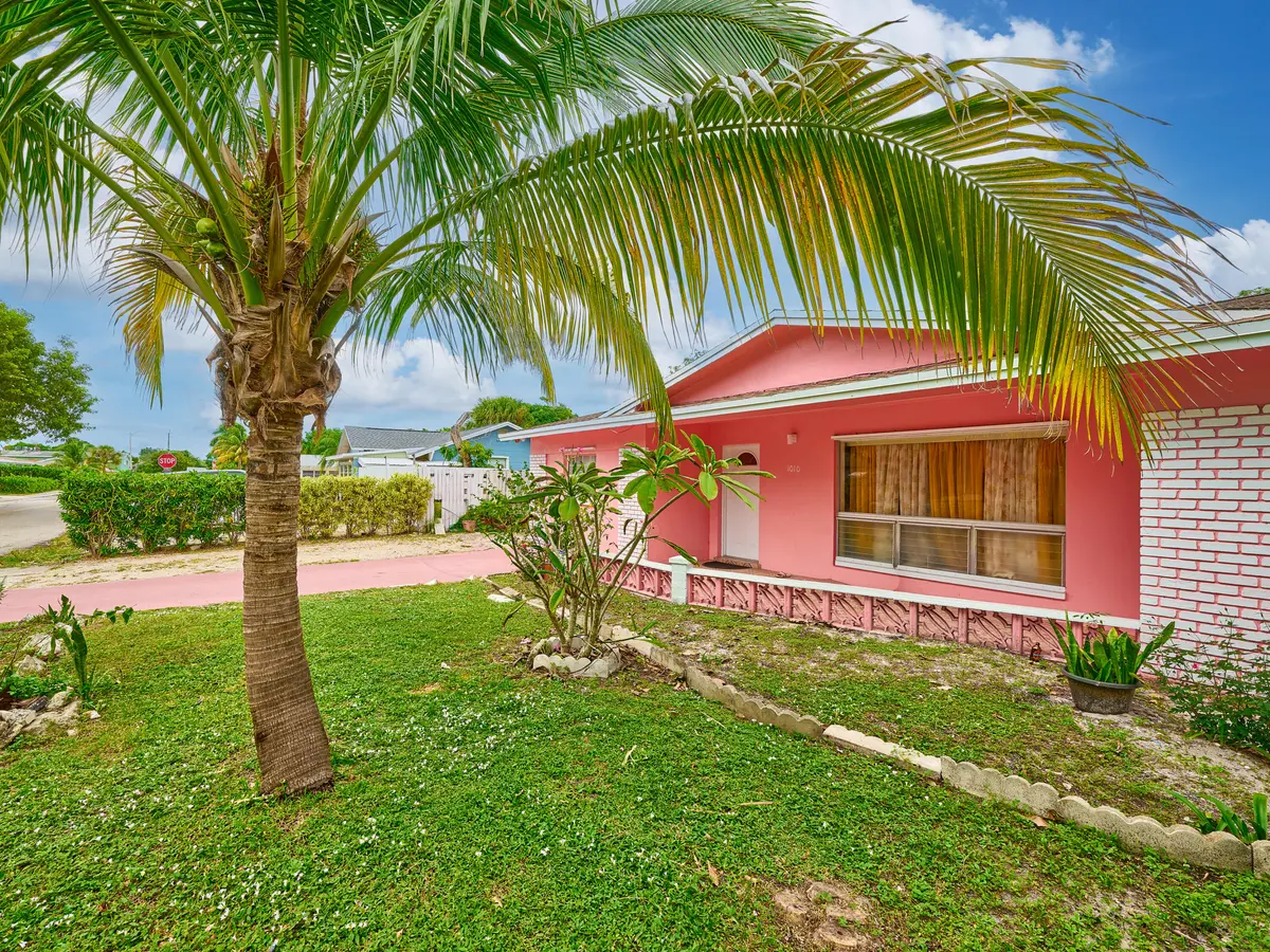 © PYL 0004 at 1010 S B Street, Lake Worth Beach