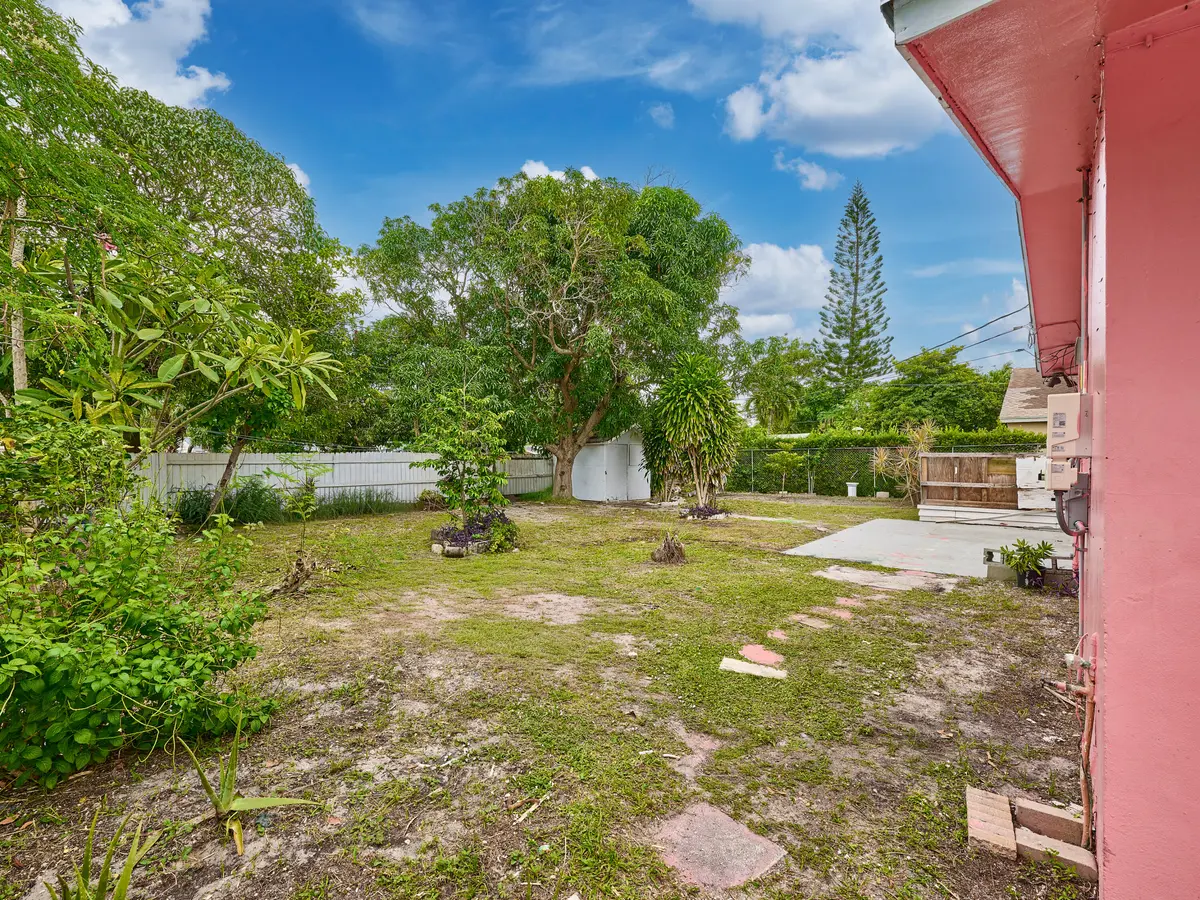 © PYL 0007 at 1010 S B Street, Lake Worth Beach