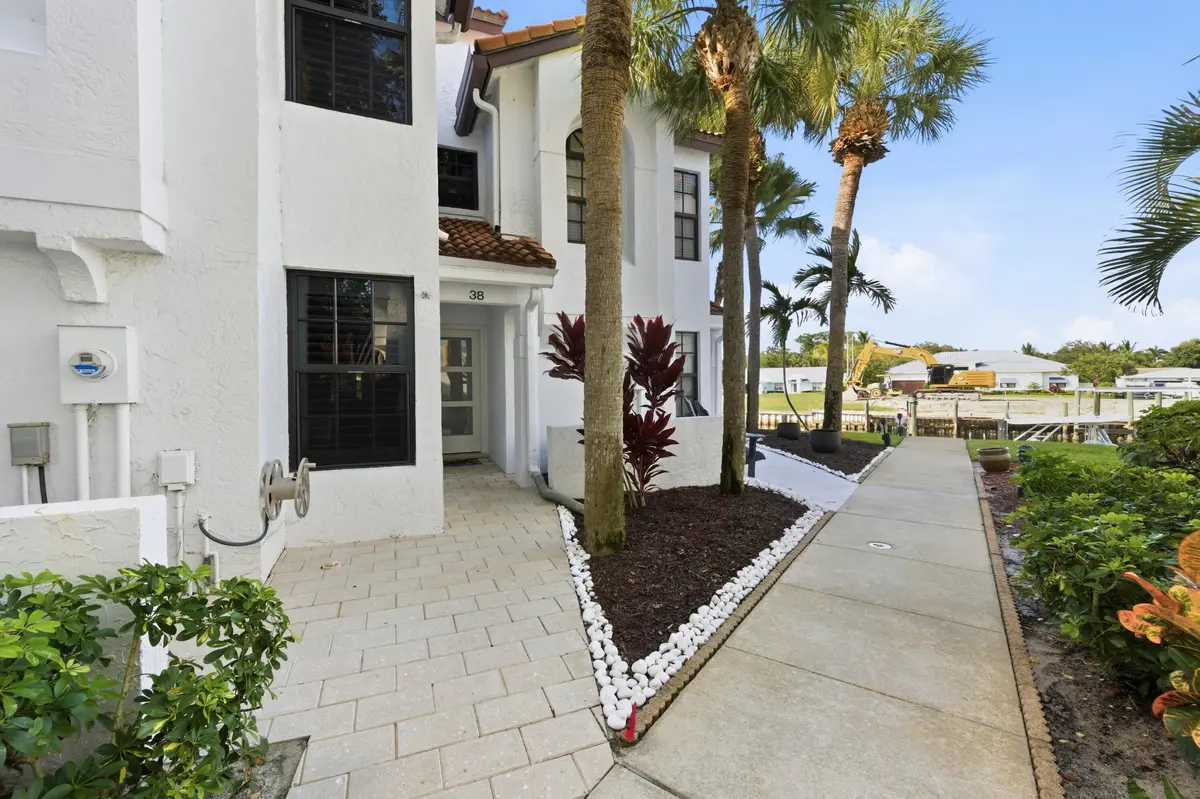 FRONT EXTERIOR at 2359 Treasure Isle Drive 38, Palm Beach Gardens
