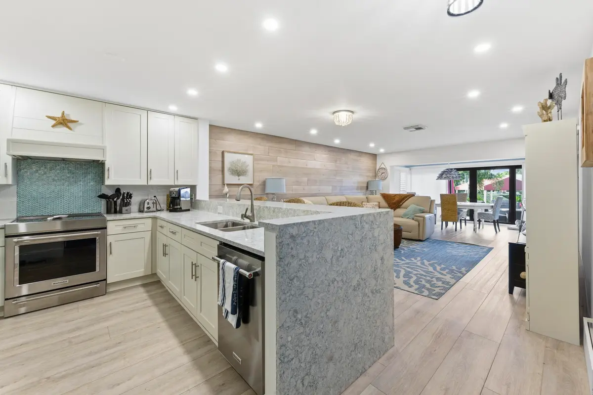 KITCHEN / LIVING at 2359 Treasure Isle Drive 38, Palm Beach Gardens