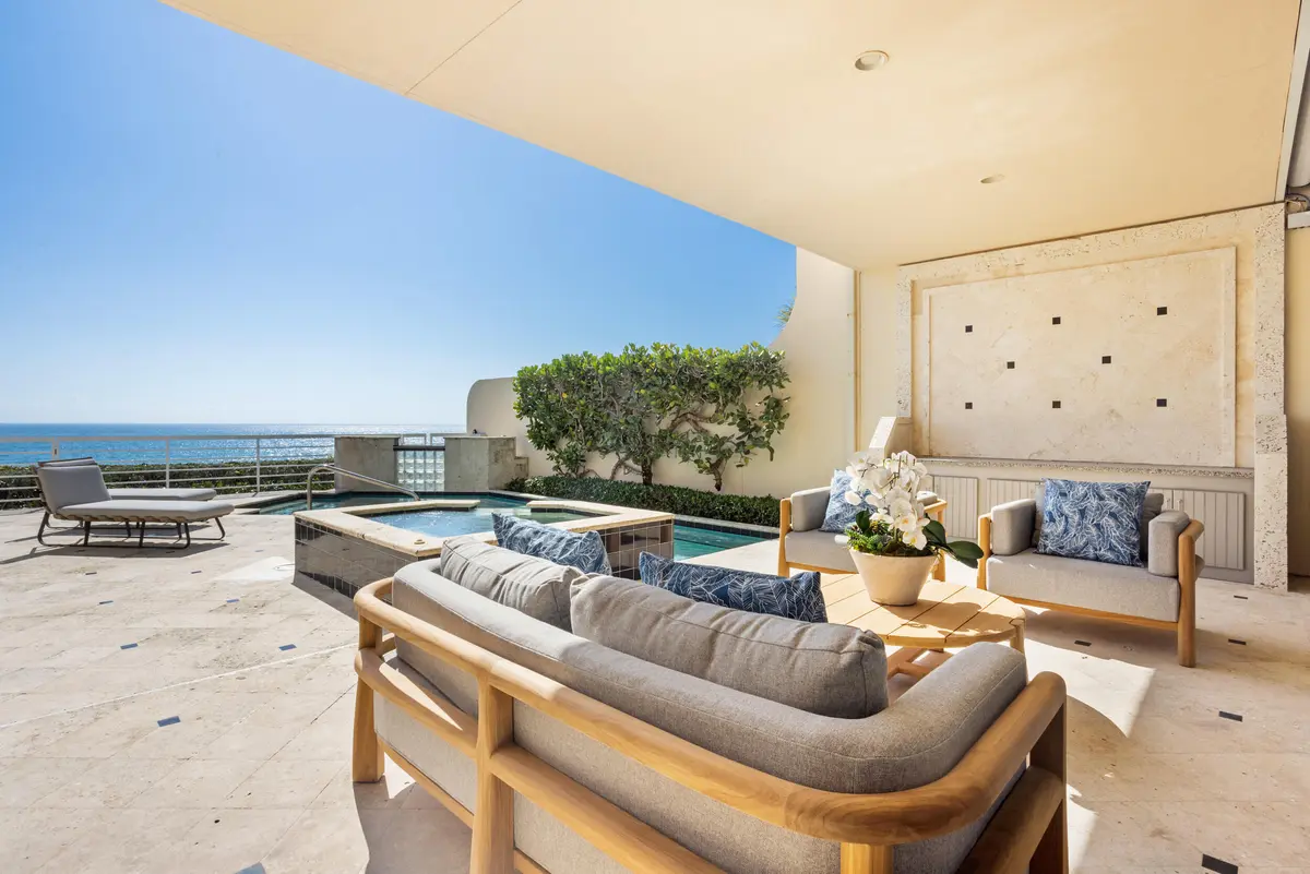 Loggia 2 at 2 Sloans Curve Drive, Palm Beach