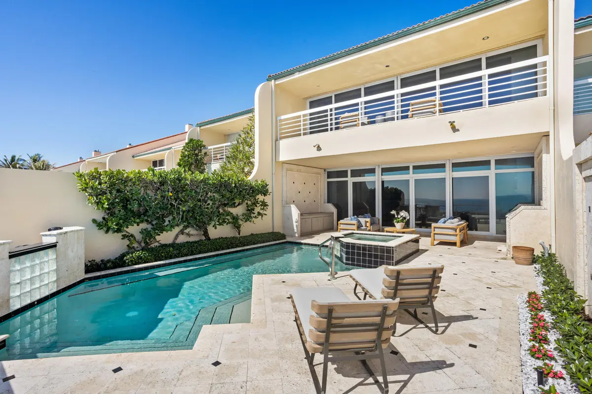 Private Pool at 2 Sloans Curve Drive, Palm Beach