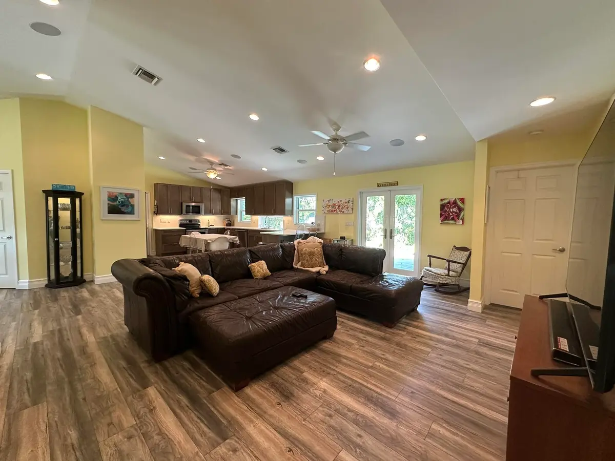 IMG_3677 at 2415 Laurel Lane, Palm Beach Gardens