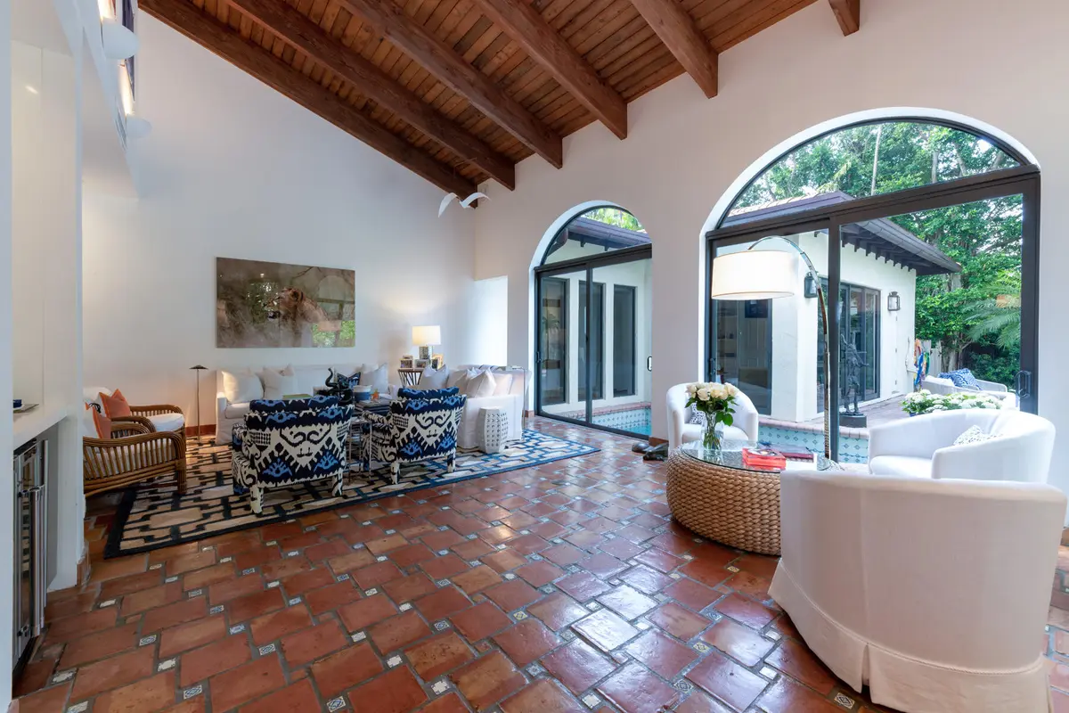 large open LR at 264 Everglade Avenue, Palm Beach