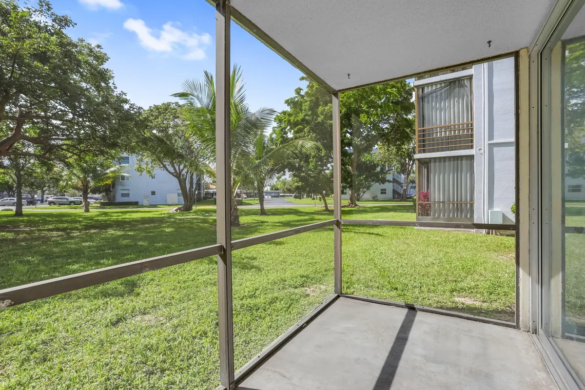 5-web-or-mls-0E2A2171 at 103 Royal Park Drive 1d, Oakland Park