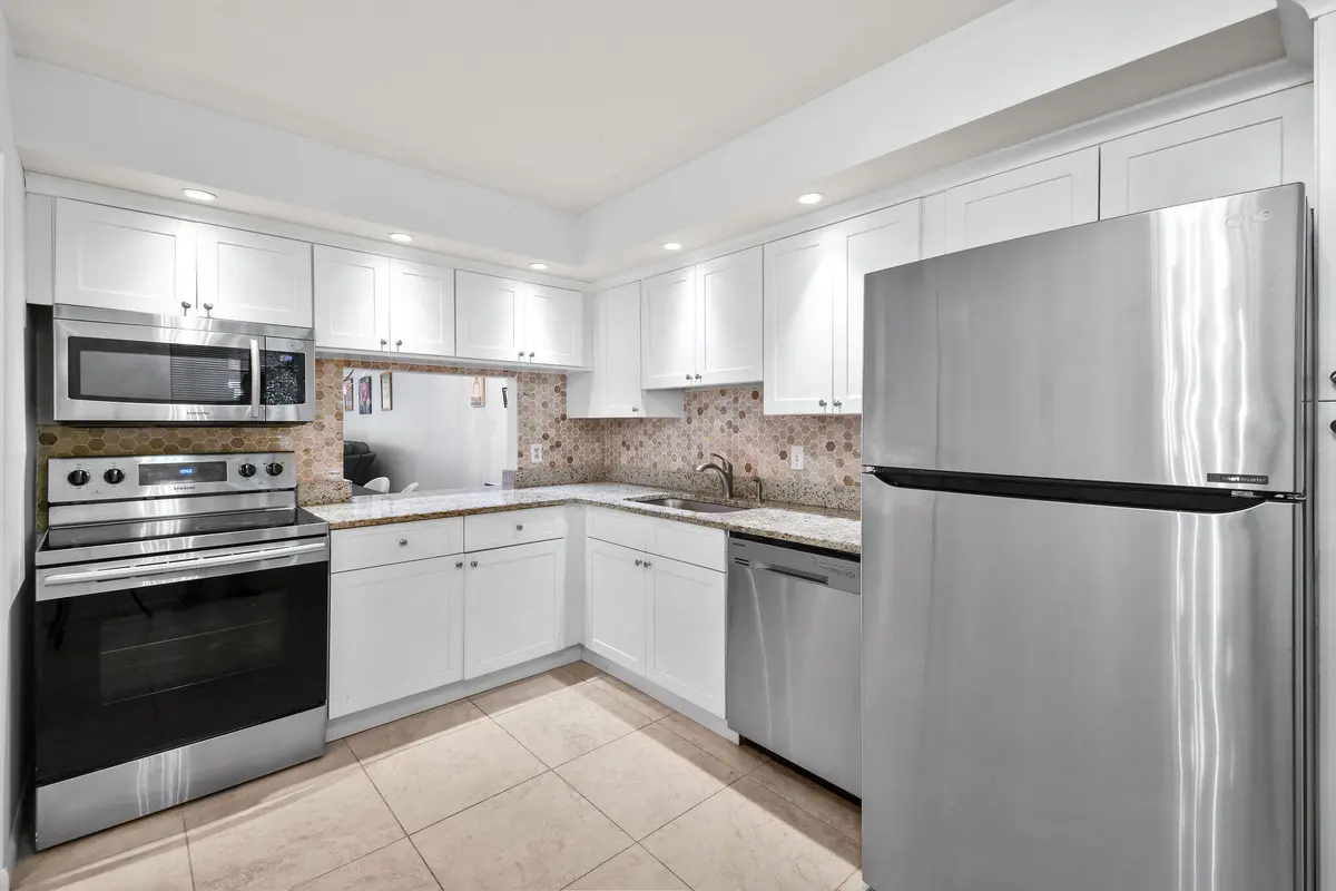 Kichen at 140 Lake Nancy Lane 112, West Palm Beach