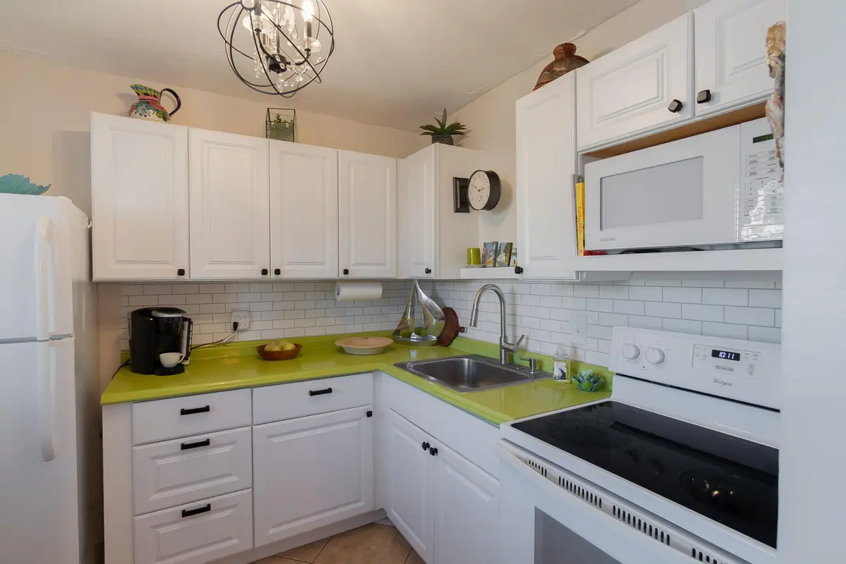 005_Kitchen at 2164 NE 1st Way 105, Boynton Beach