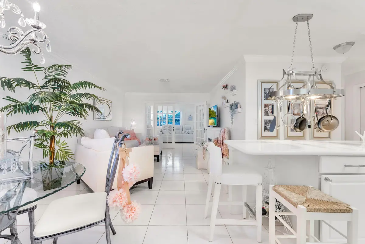 4-entry at 2131 NE 42nd Court 211e, Lighthouse Point