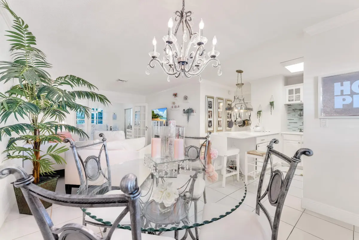 5-dining at 2131 NE 42nd Court 211e, Lighthouse Point