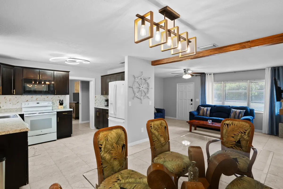 Dinning at 4220 Sunrise Boulevard, Fort Pierce