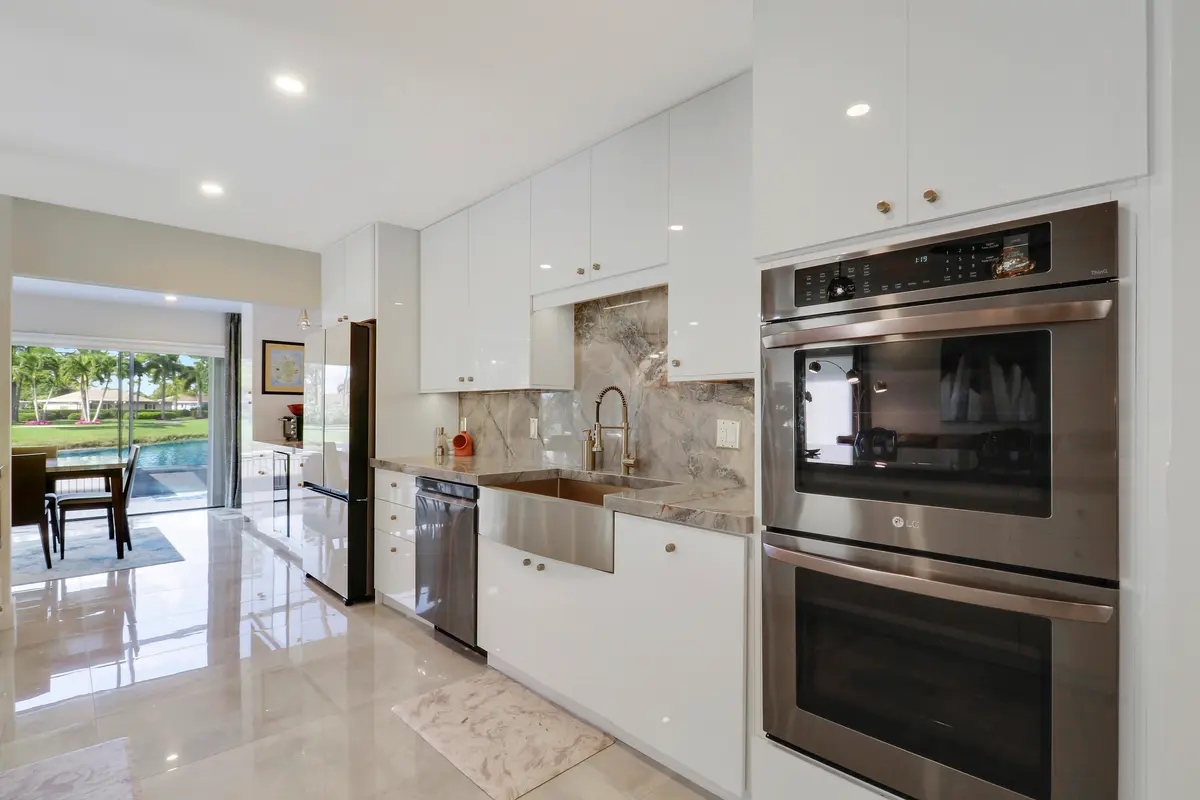 Double Ovens at 13397 Garth Court, Palm Beach Gardens