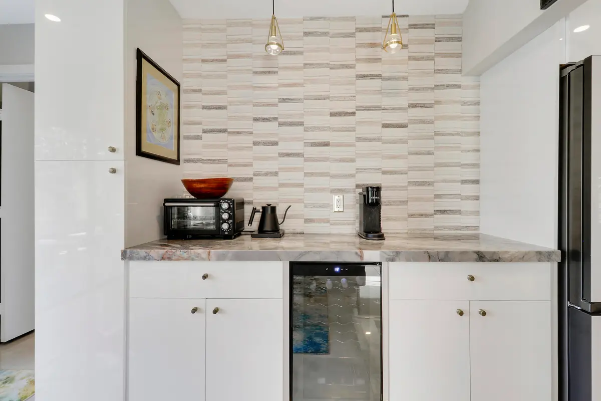 Coffee/Wine Bar at 13397 Garth Court, Palm Beach Gardens