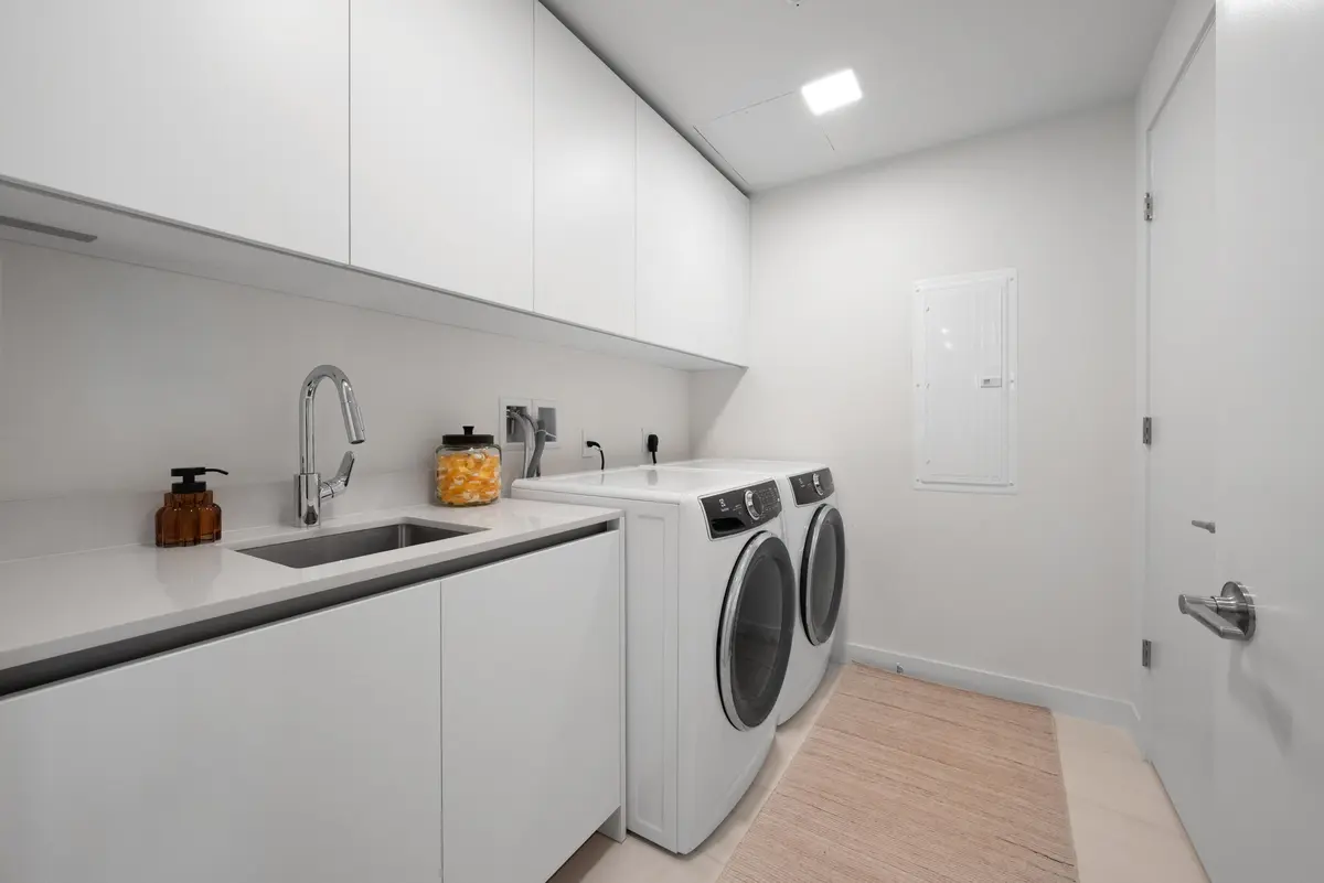 Laundry Room at 900 N Ocean Boulevard Mph02, Pompano Beach