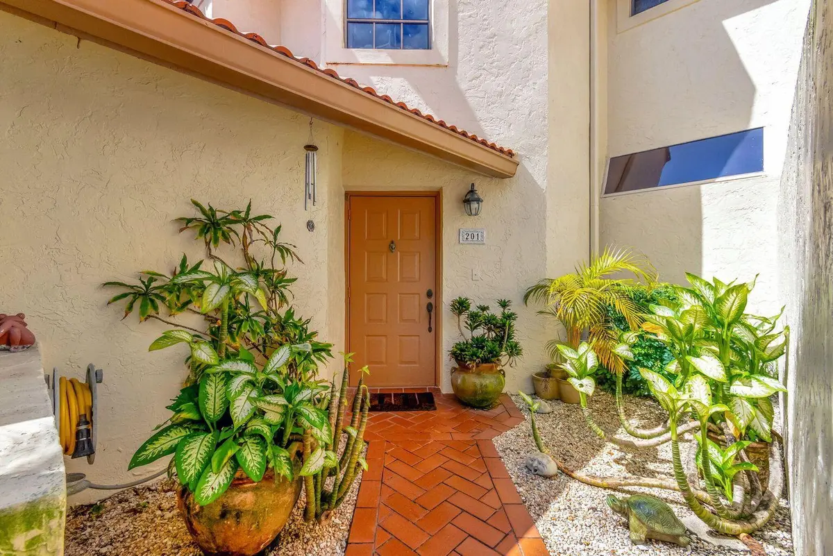 8300 Waterline Drive 201, Boynton Beach, FL – photo 2
