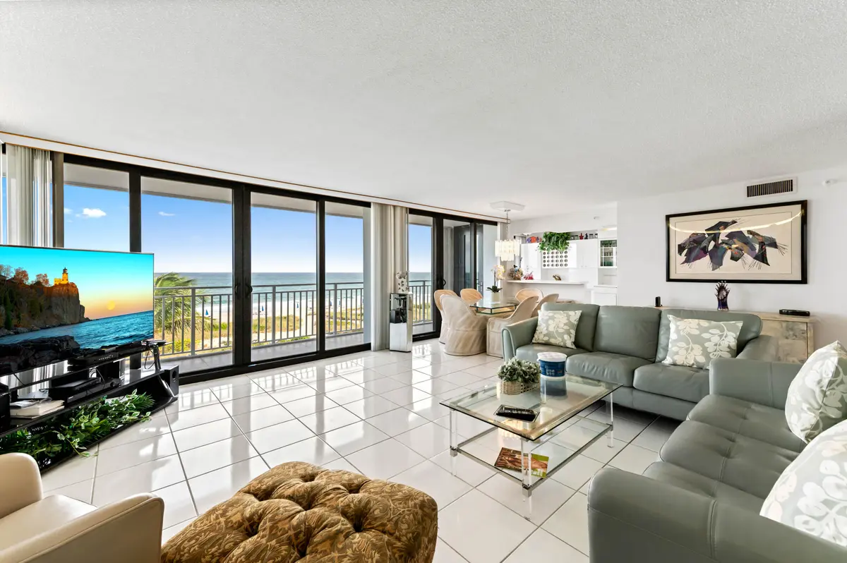 Living room at 2600 S Ocean Boulevard 3-e, Boca Raton