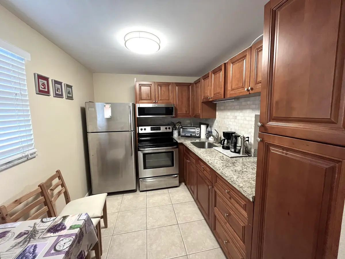Nice ktch with in-the-kitchen corner at 330 NE 26th Avenue 406, Boynton Beach