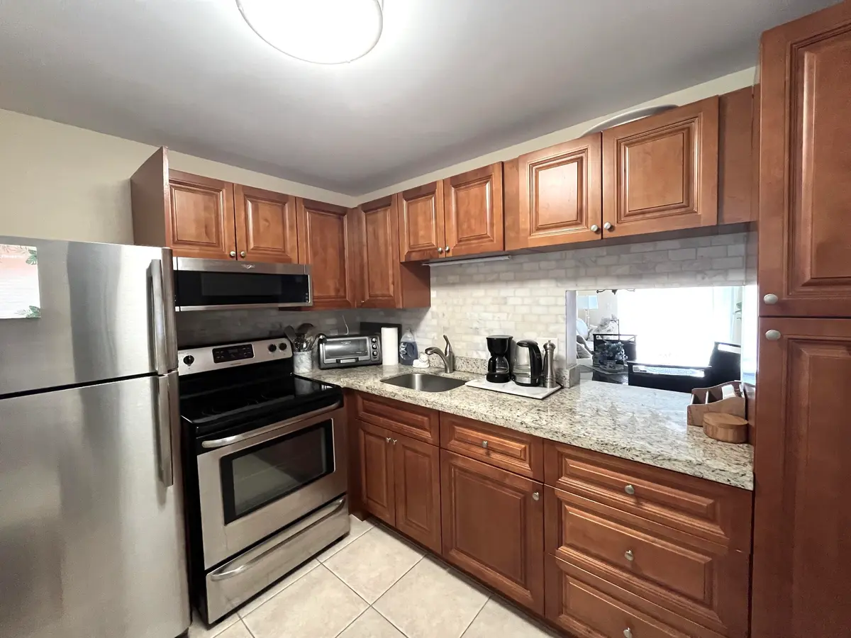 Elegant kitchen at 330 NE 26th Avenue 406, Boynton Beach