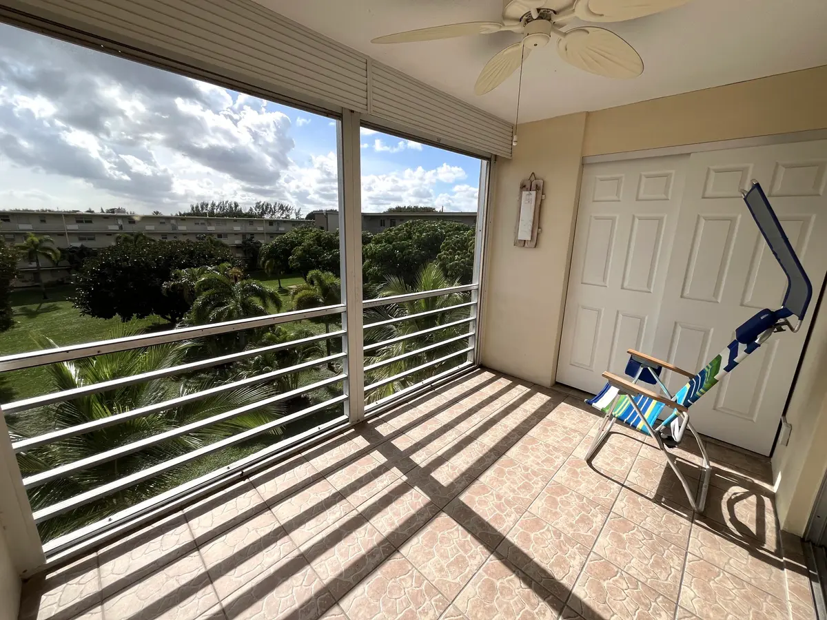 Big balcony at 330 NE 26th Avenue 406, Boynton Beach