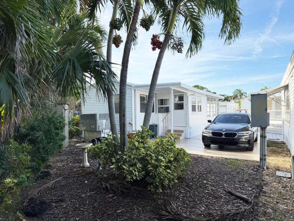 Back Yard at 210 Cardinal Drive B, Briny Breezes