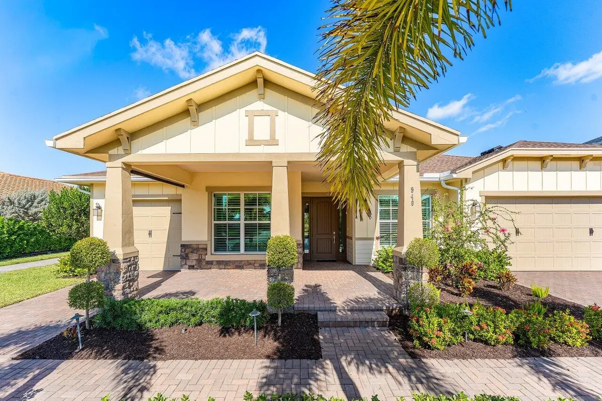Front view at 940 Hookline Circle, Loxahatchee