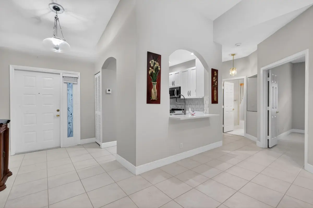 13-web-or-mls-F14A7445 at 10564 Royal Caribbean Circle, Boynton Beach