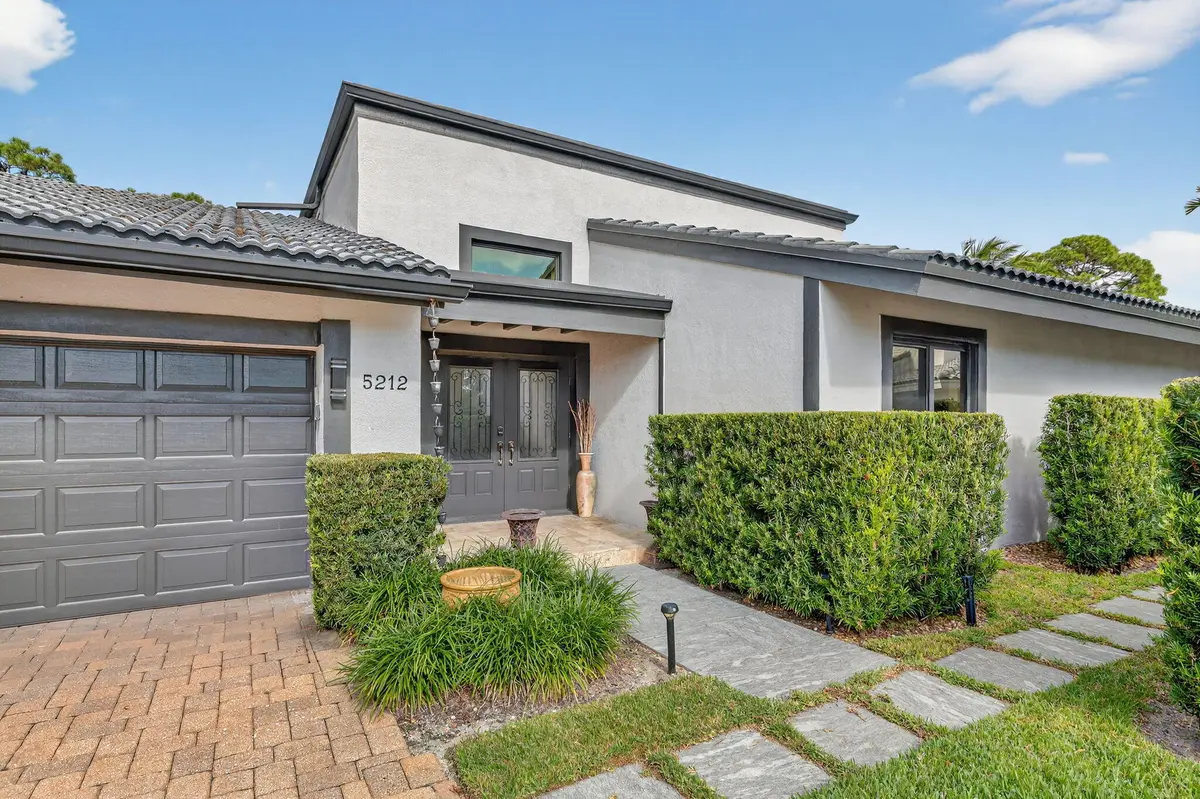 3-web-or-mls-8I8A9370 at 5212 Foxpointe Circle, Delray Beach