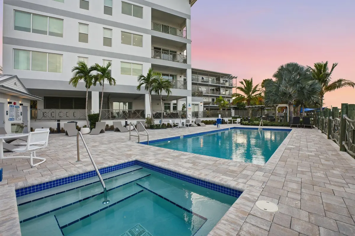 5-web-or-mls-tDSC073081 - Copy at 41 SW Seminole Street 206, Stuart