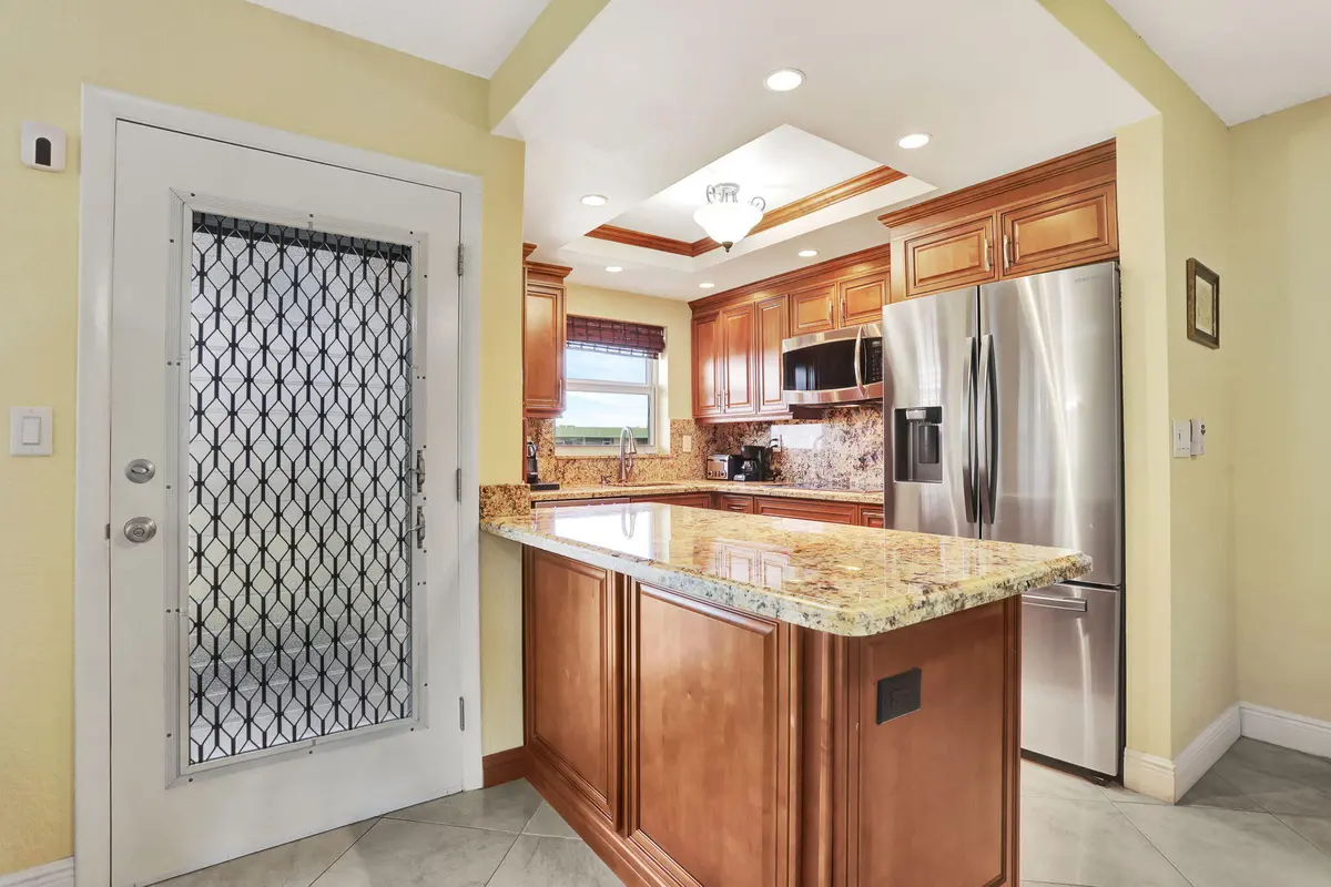 3-web-or-mls-001L5970 at 806 SE 7th Street 403, Deerfield Beach
