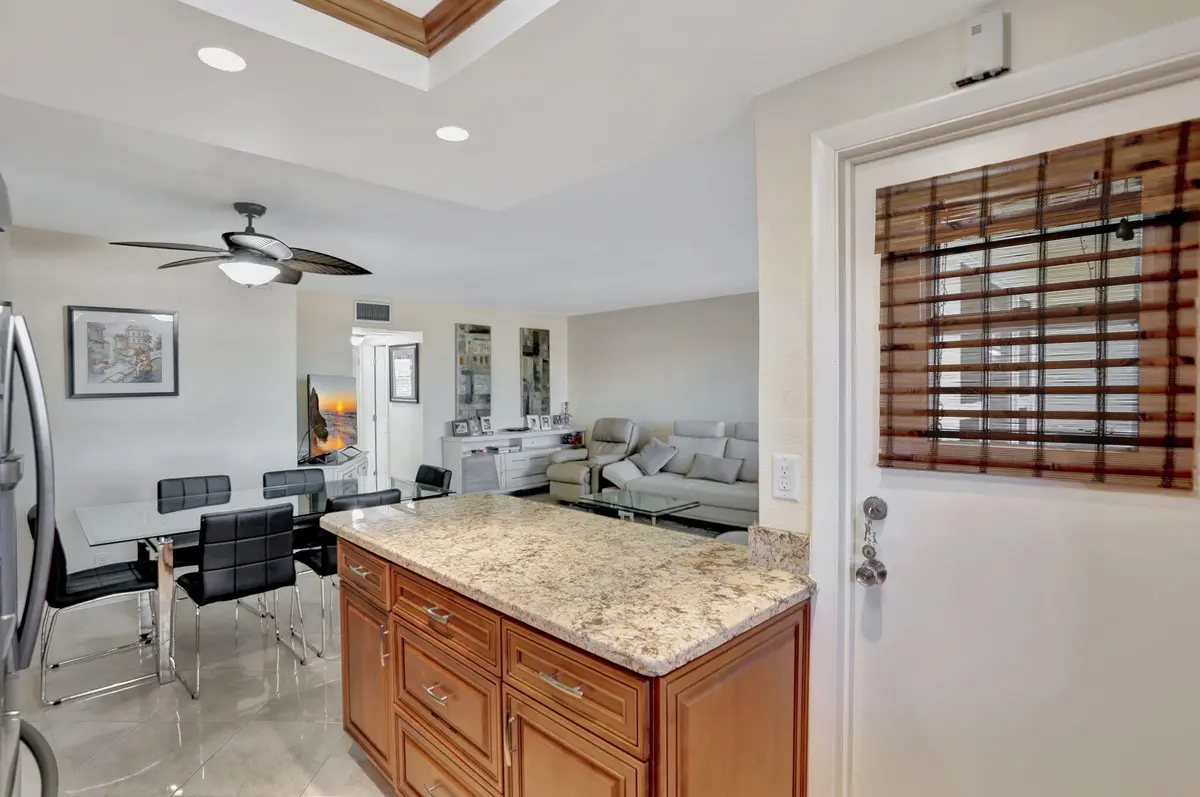 6-web-or-mls-001L5985 at 806 SE 7th Street 403, Deerfield Beach