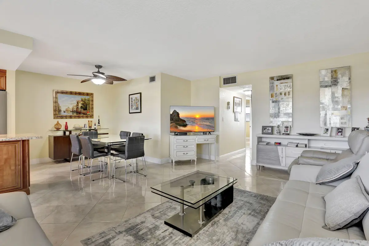 8-web-or-mls-001L5995 at 806 SE 7th Street 403, Deerfield Beach
