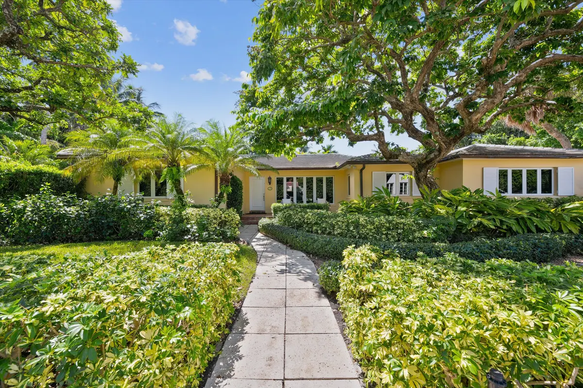 Front Charm at 274 Monterey Road, Palm Beach