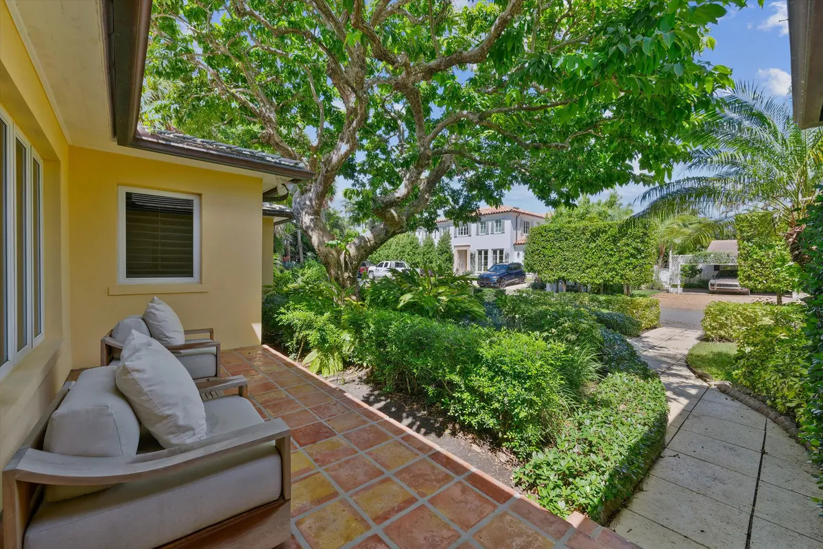Front Charm at 274 Monterey Road, Palm Beach