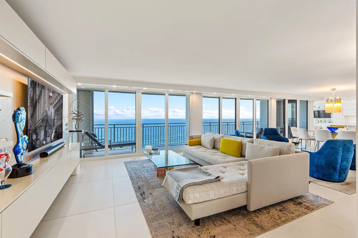 LIVING ROOM at 2600 S Ocean Boulevard 19e, Boca Raton