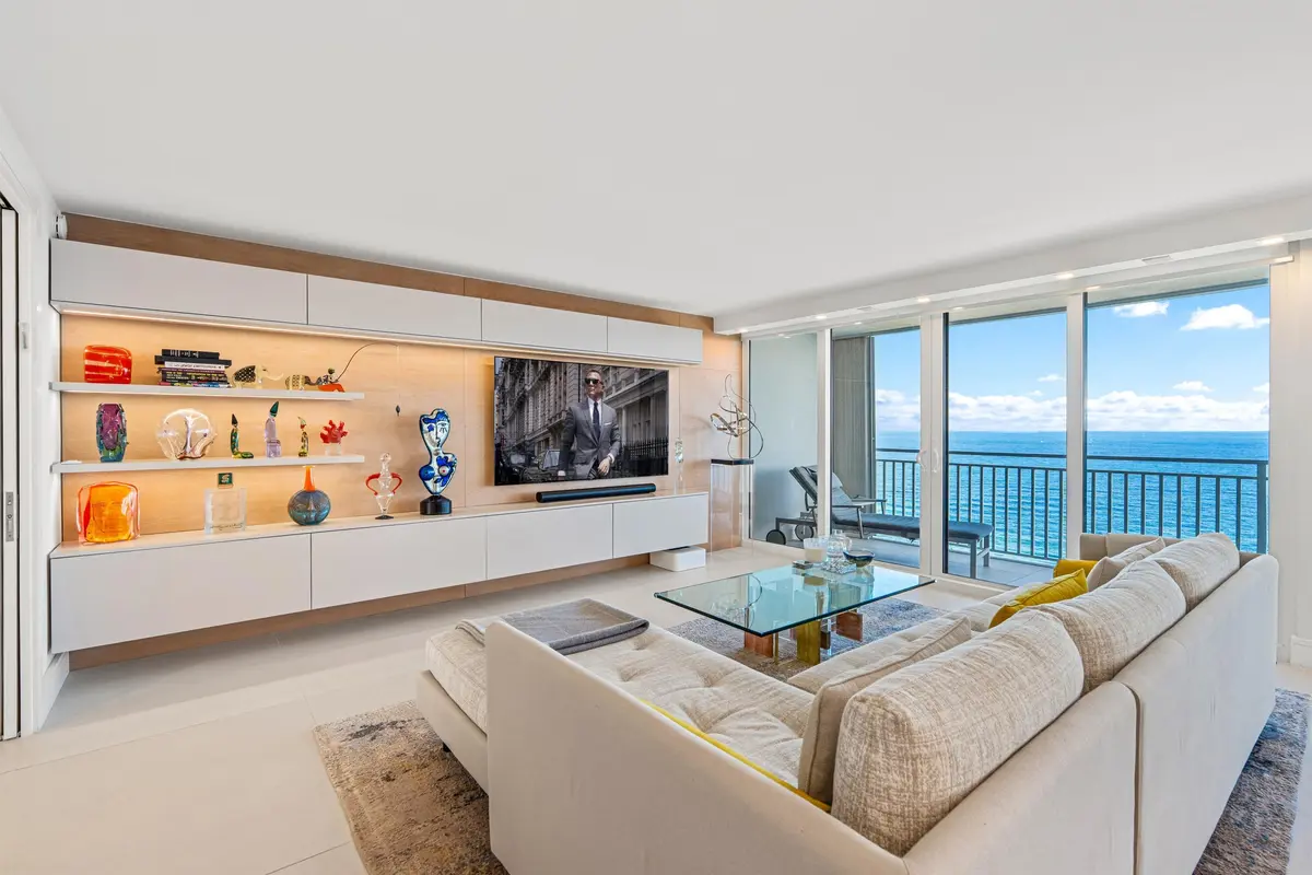 LIVING ROOM at 2600 S Ocean Boulevard 19e, Boca Raton