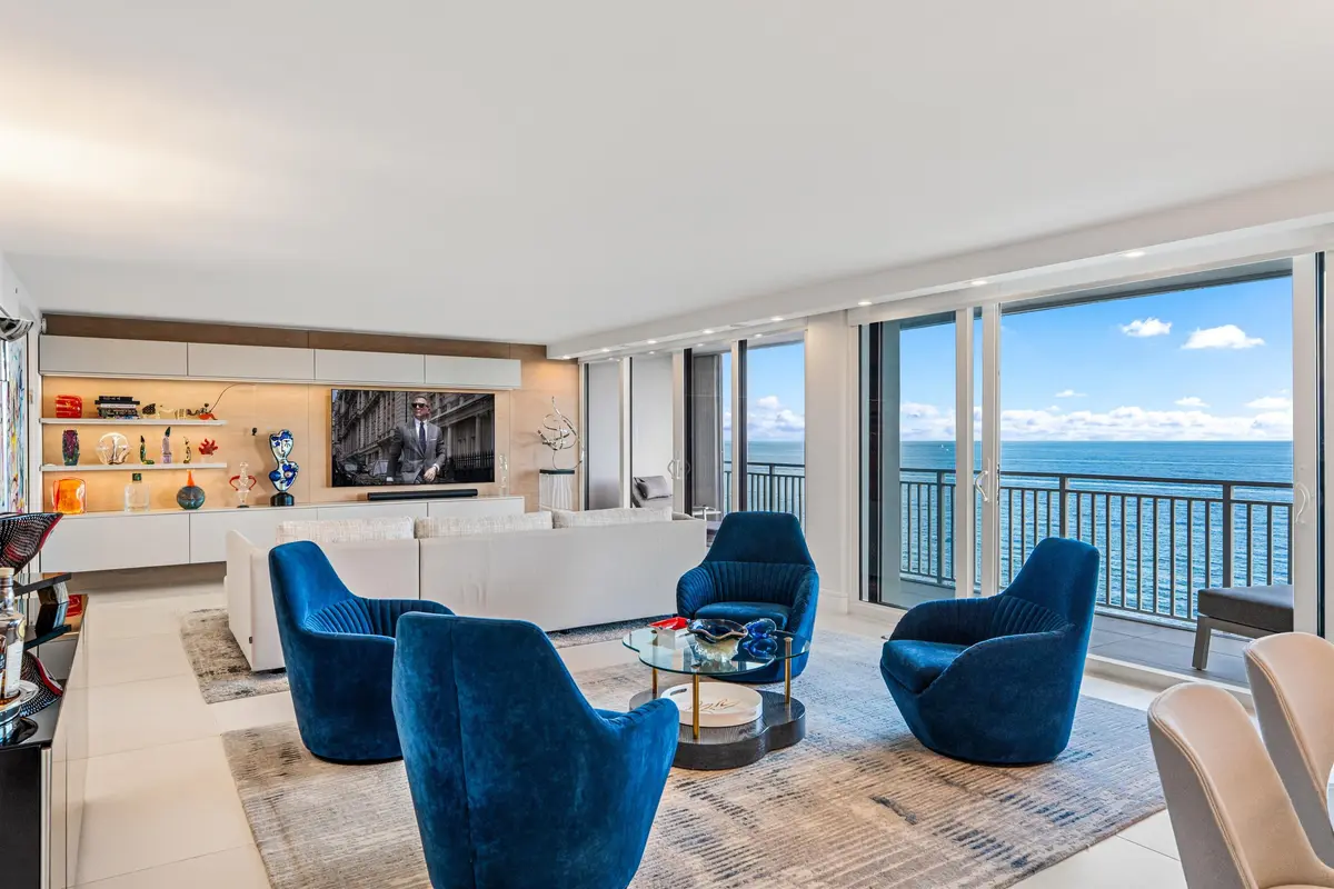 SEATING AREA at 2600 S Ocean Boulevard 19e, Boca Raton