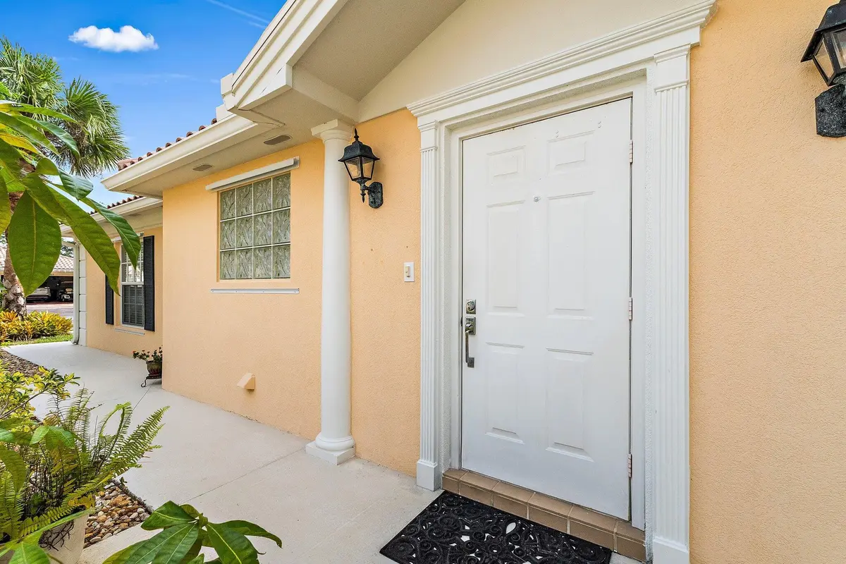 9054 SE Hawks Nest at 9054 SE Hawks Nest Court, Hobe Sound