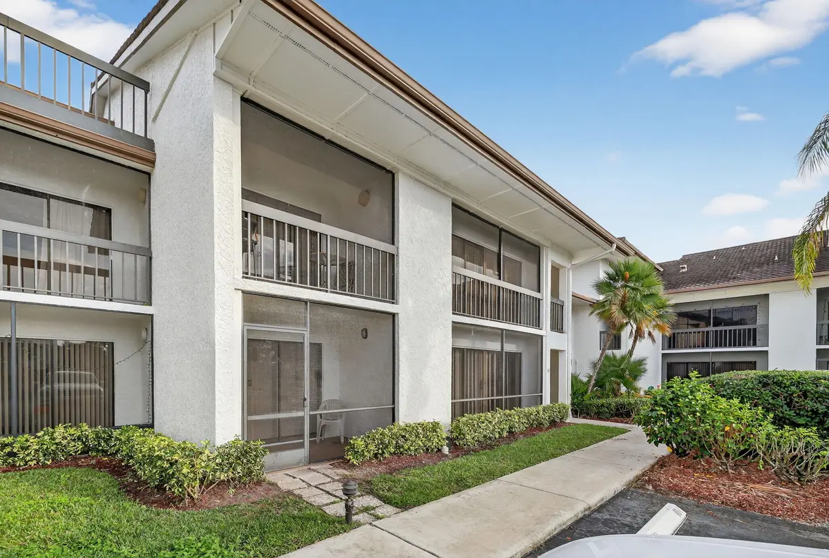 1-web-or-mls-3A5A6280 at 3300 Twin Lakes Terrace 102, Fort Pierce